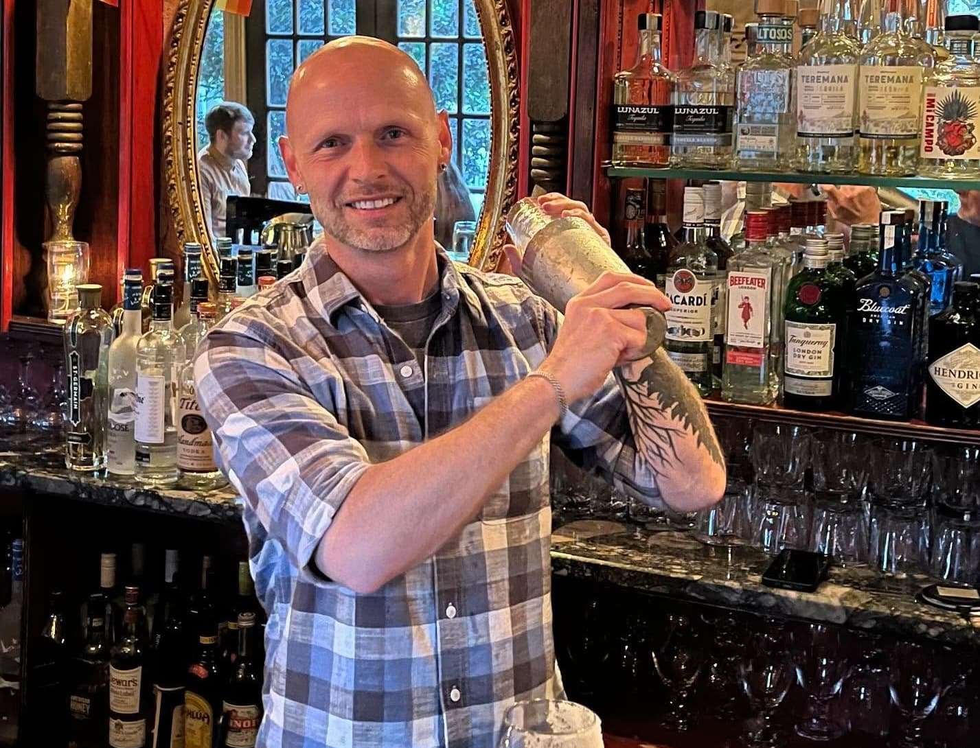 Jimmy shaking a cocktail at the bar